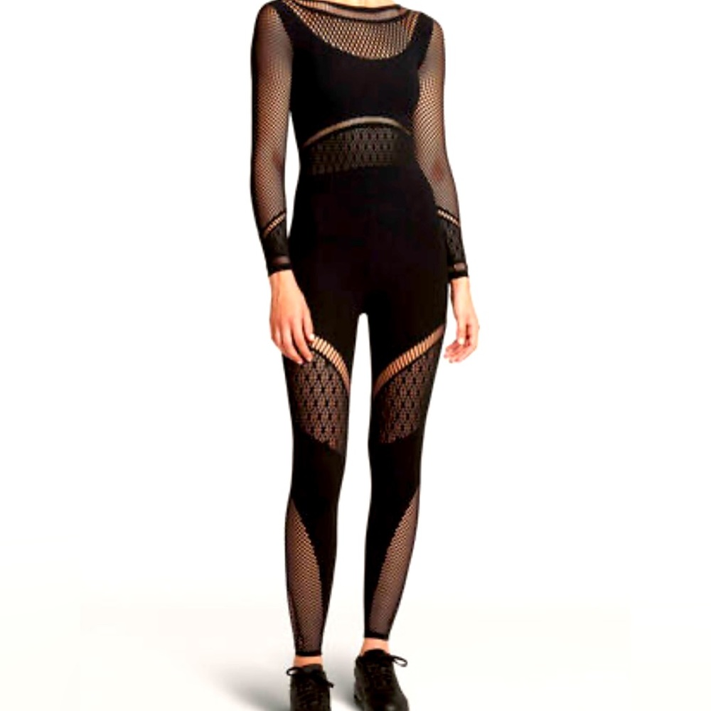 Like new worn twice. Medium stretchy fit. No whole perfect condition